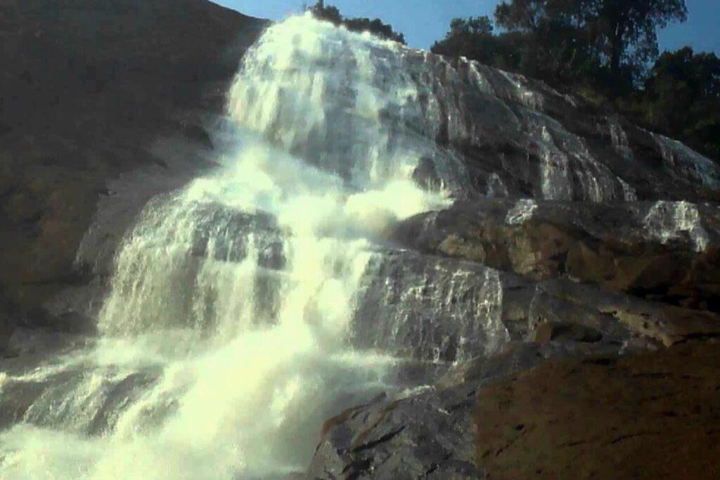 Hatipathar Waterfall, 